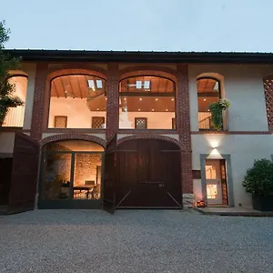 https://la-corte-e-luva.it-lombardy.com
